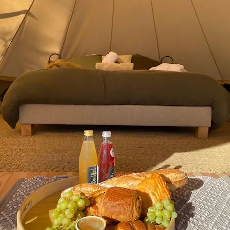 Tente Luxe Avec Jacuzzi Vue 3 Le Vigeant