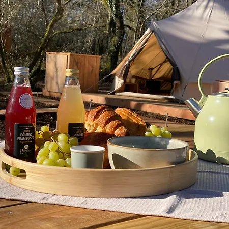 Luxusní stan Tente Luxe Avec Jacuzzi Vue 3