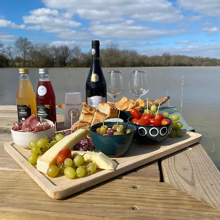 Tente Luxe Avec Jacuzzi Vue 3 Luxury tent Le Vigeant