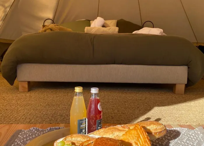 Tente Luxe Avec Jacuzzi Vue 3 Le Vigeant